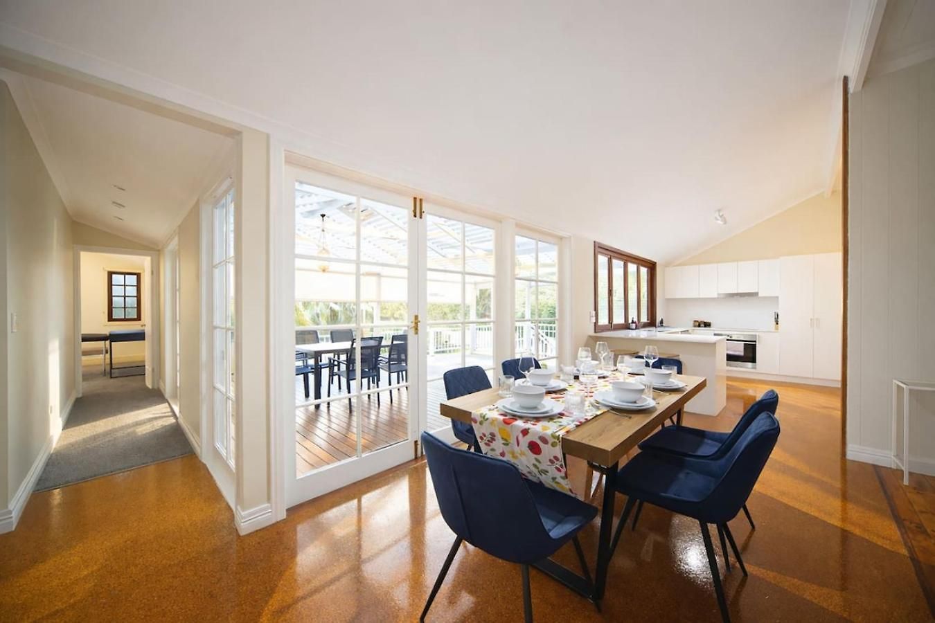 Bayside Queenslander High Ceilings Family-friendly