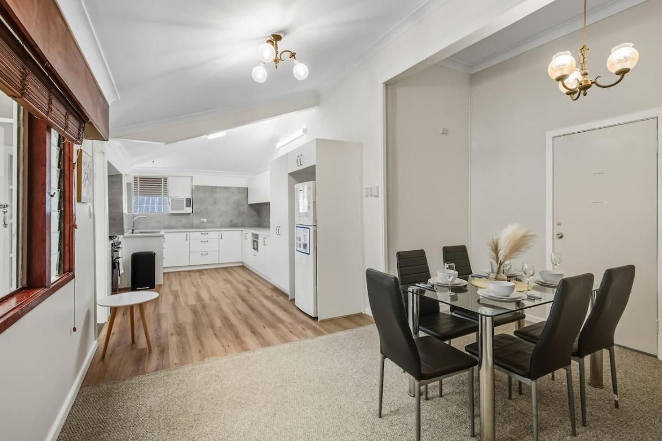 Coastal Wynnum Near Plaza And Connections *