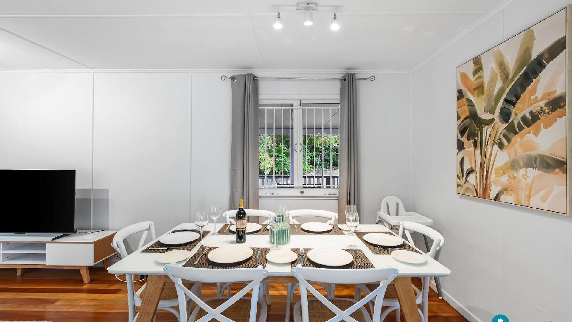 Stylish Mid Century Close To Cbd Holiday home