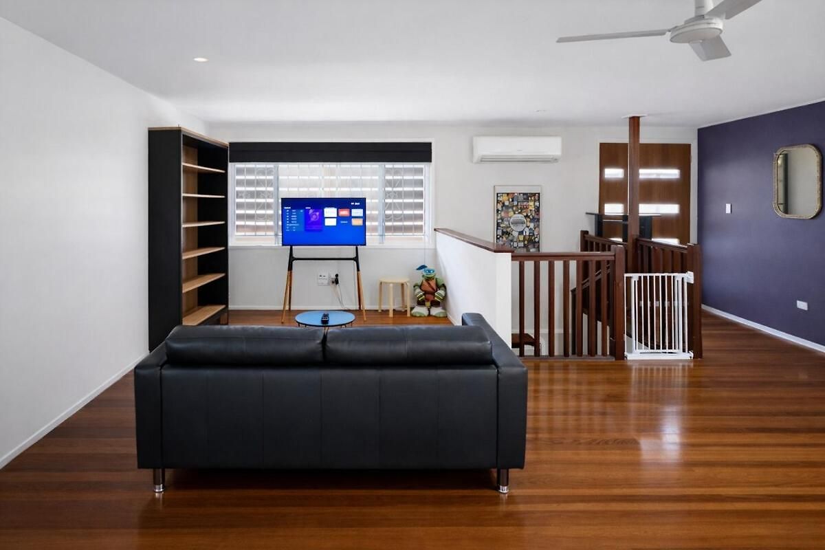 4 Bedroom With Private Cinema, Pool 2parking Brisbane