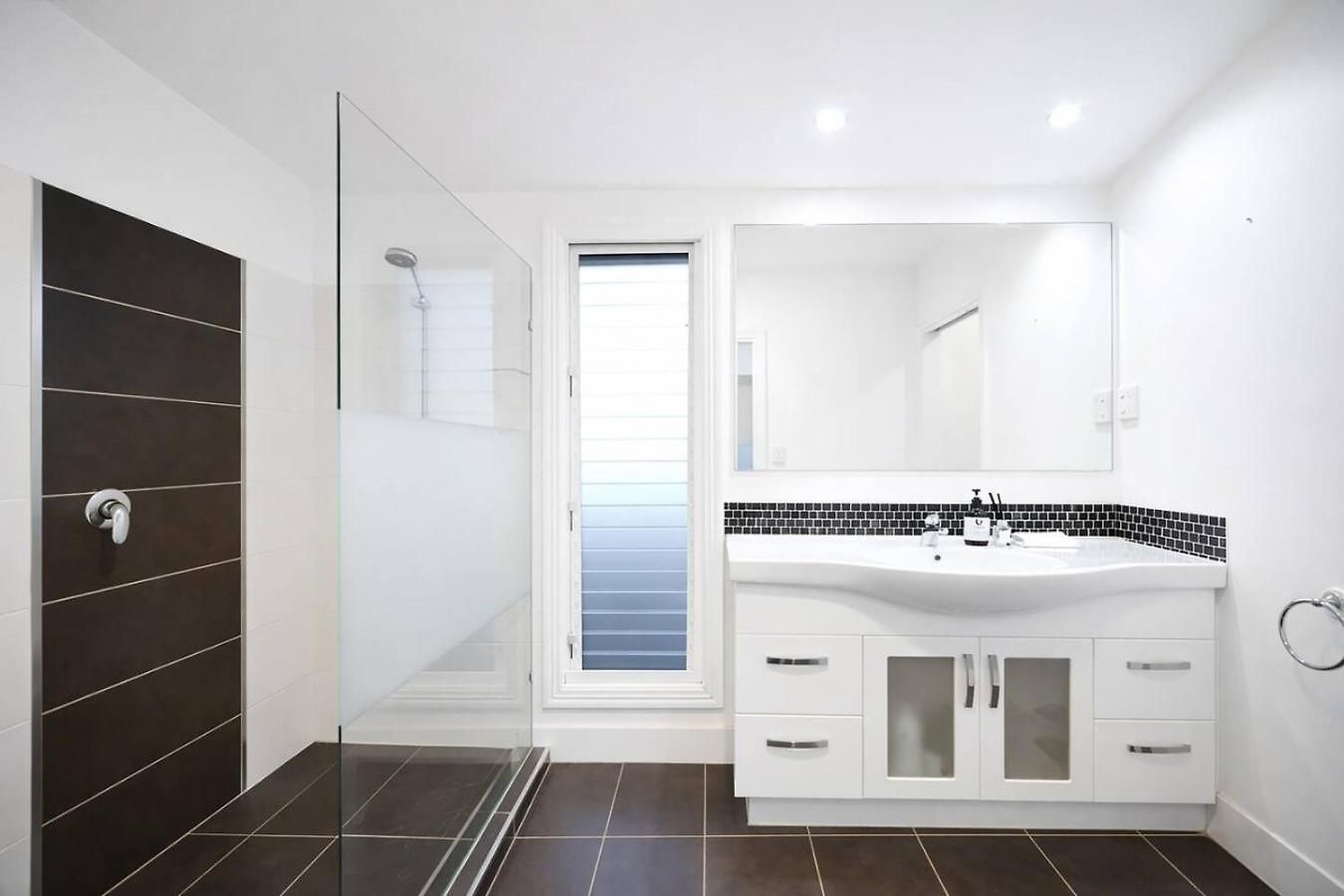 Bayside Queenslander High Ceilings Family-friendly Holiday home Brisbane