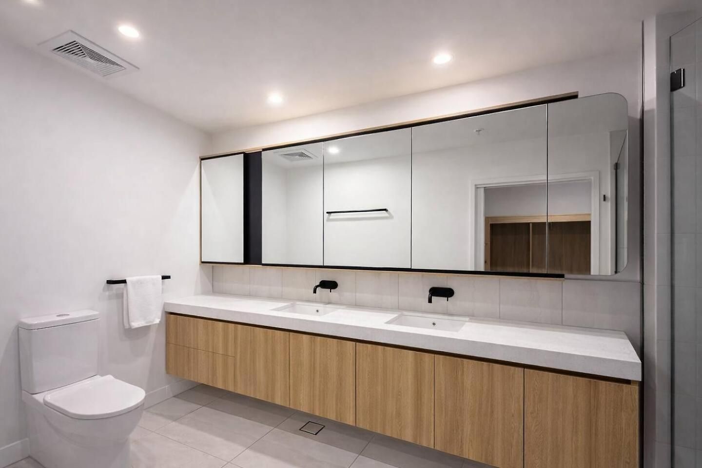 2br West End Hideaway With Views And Parking Holiday home *