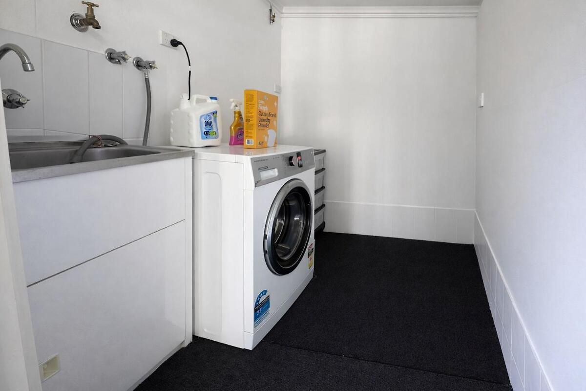 4 Bedroom With Private Cinema, Pool 2parking * Brisbane