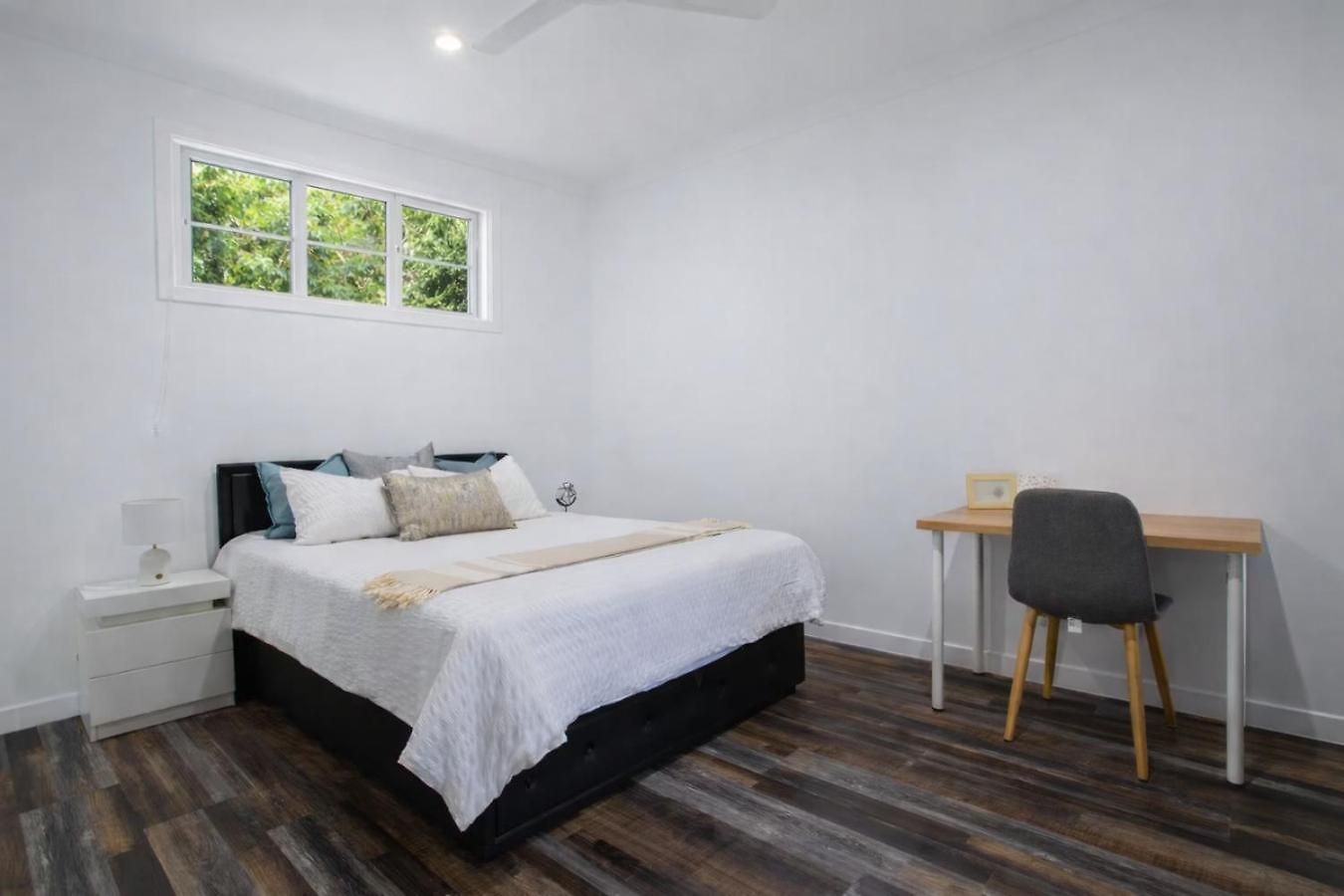 Holiday home 1br Unit Private Bathroom Kitchen And Living Area *