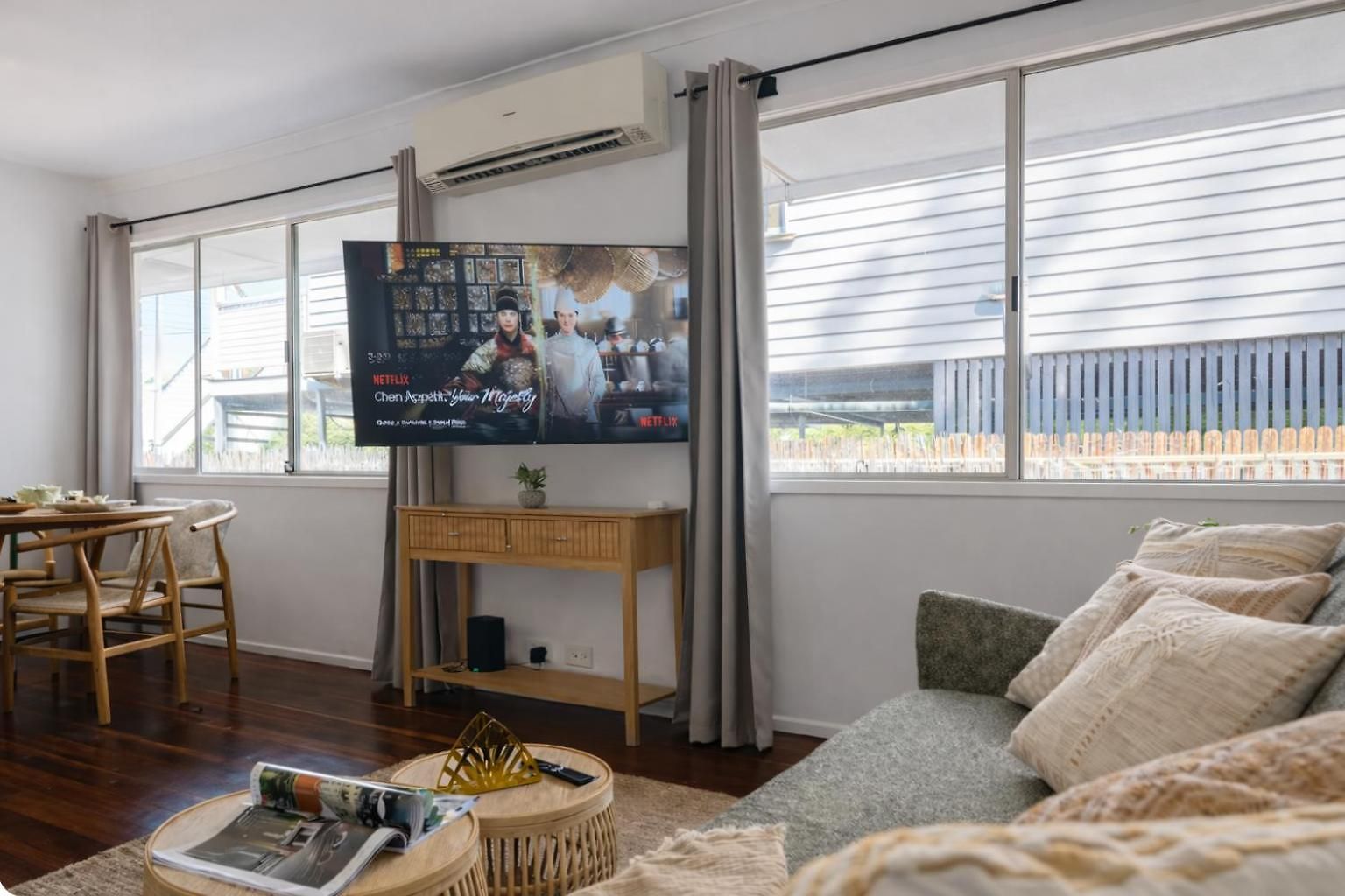 Holiday home 2br Chic Urban Escape In Norman Park Near Bne With Parking