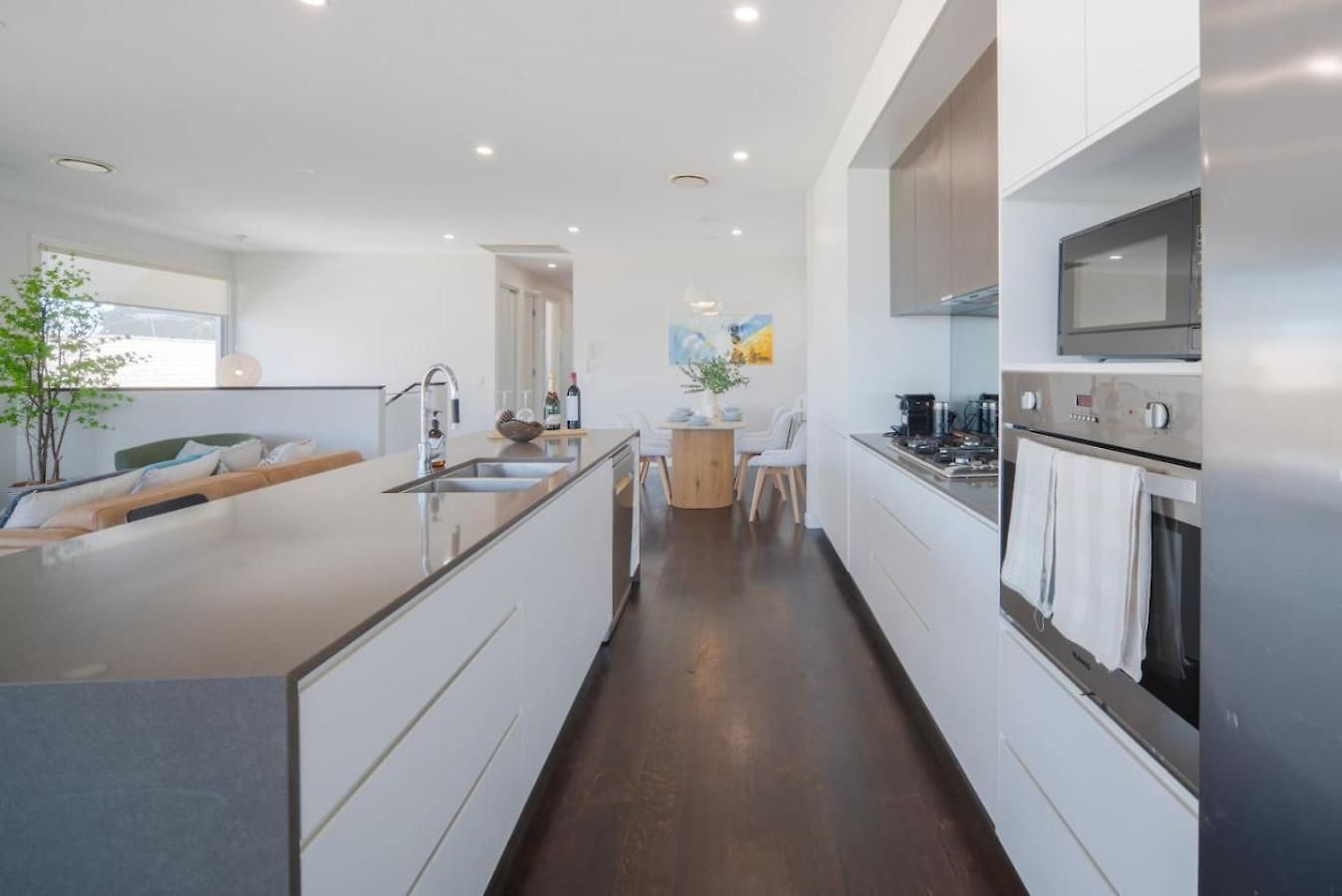 Scenic Views With Pool And Elegant 5br * Brisbane