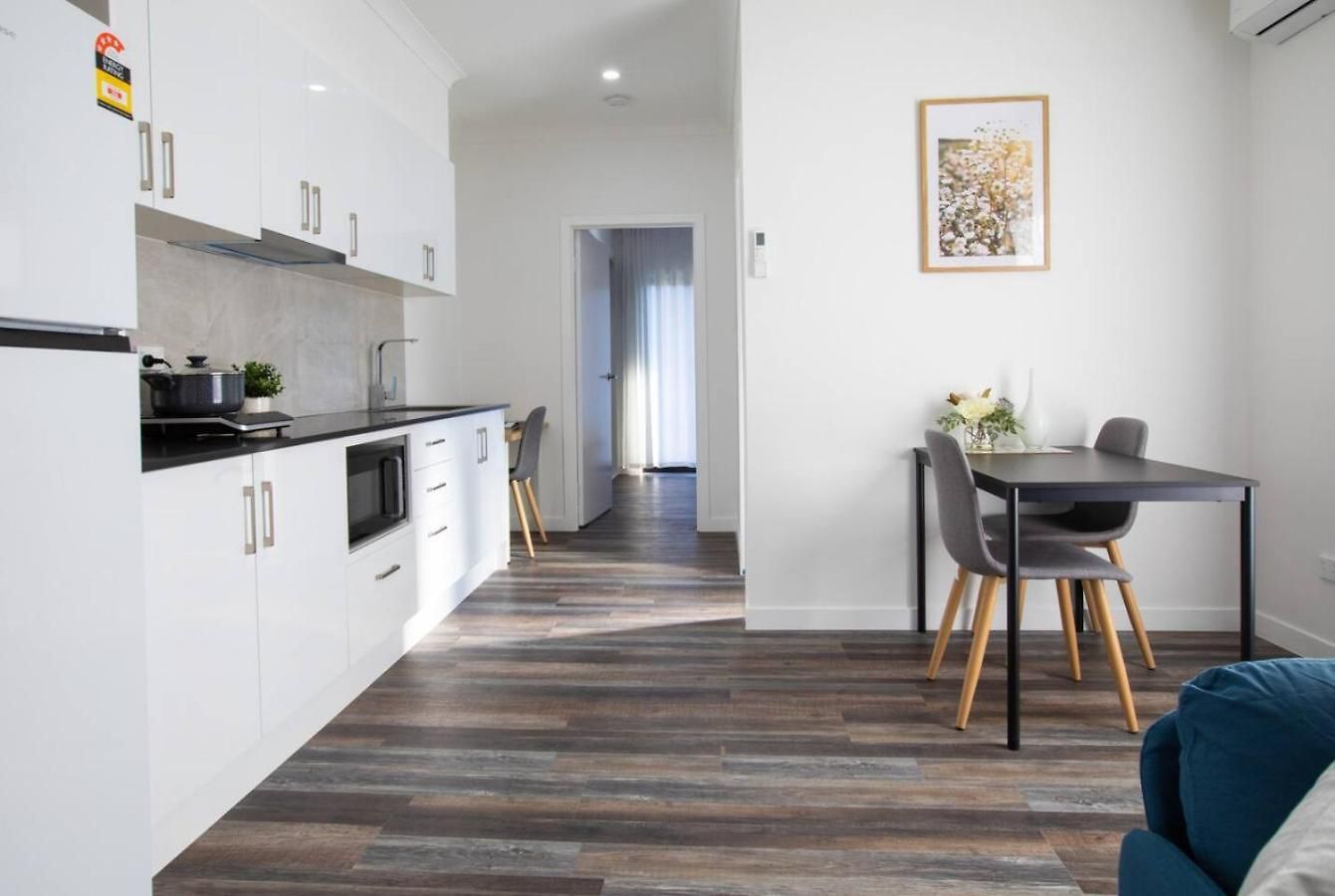 Affordable Private 1br Parking Aircon Near Train * Brisbane