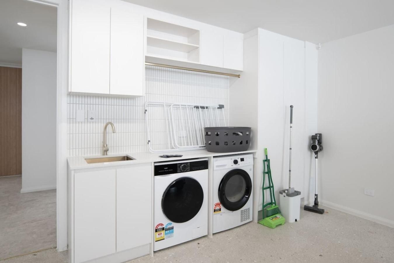Brand-new 4br Luxury Living Near Airport And Mall Holiday home Brisbane