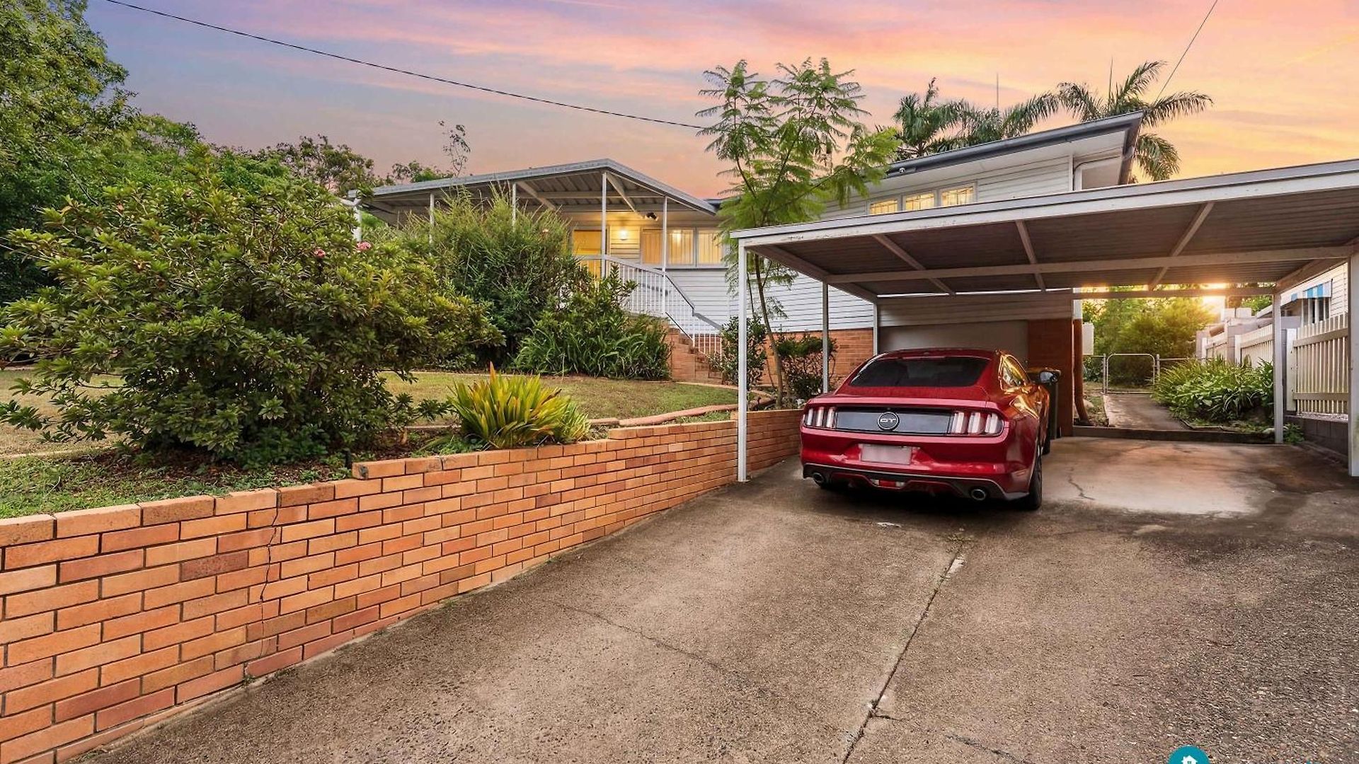 Stylish Mid Century Close To Cbd Holiday home *