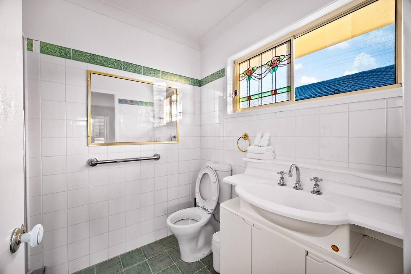 Modern 4b Family-friendly In Robertson Qld Holiday home Brisbane