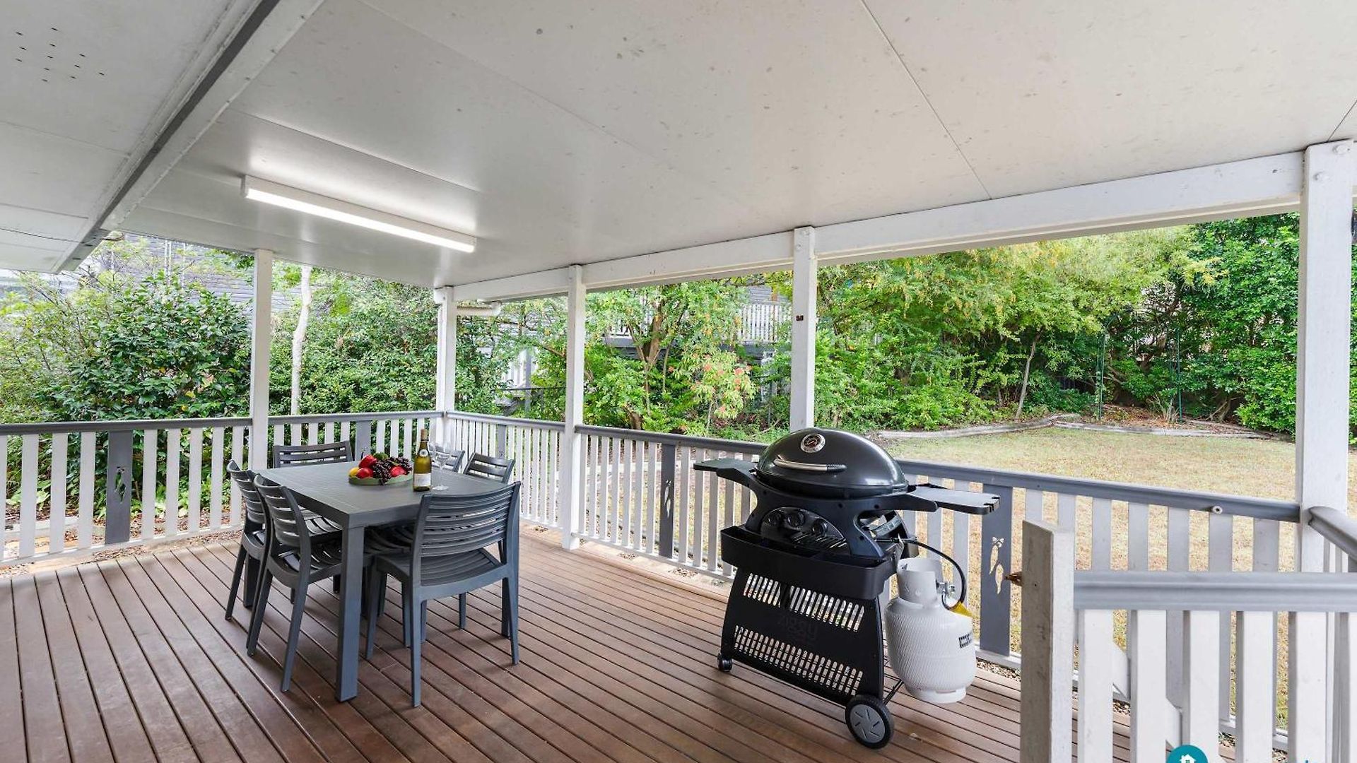 Stylish Mid Century Close To Cbd *
