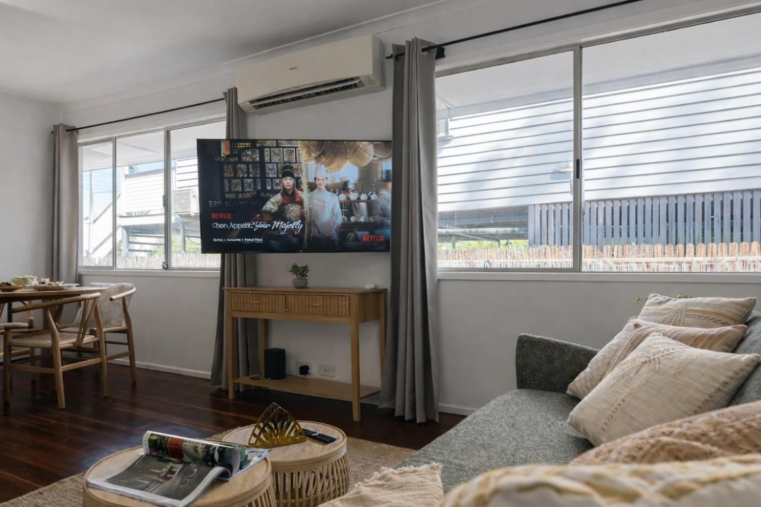 Holiday home 2br Chic Urban Escape In Norman Park Near Bne With Parking