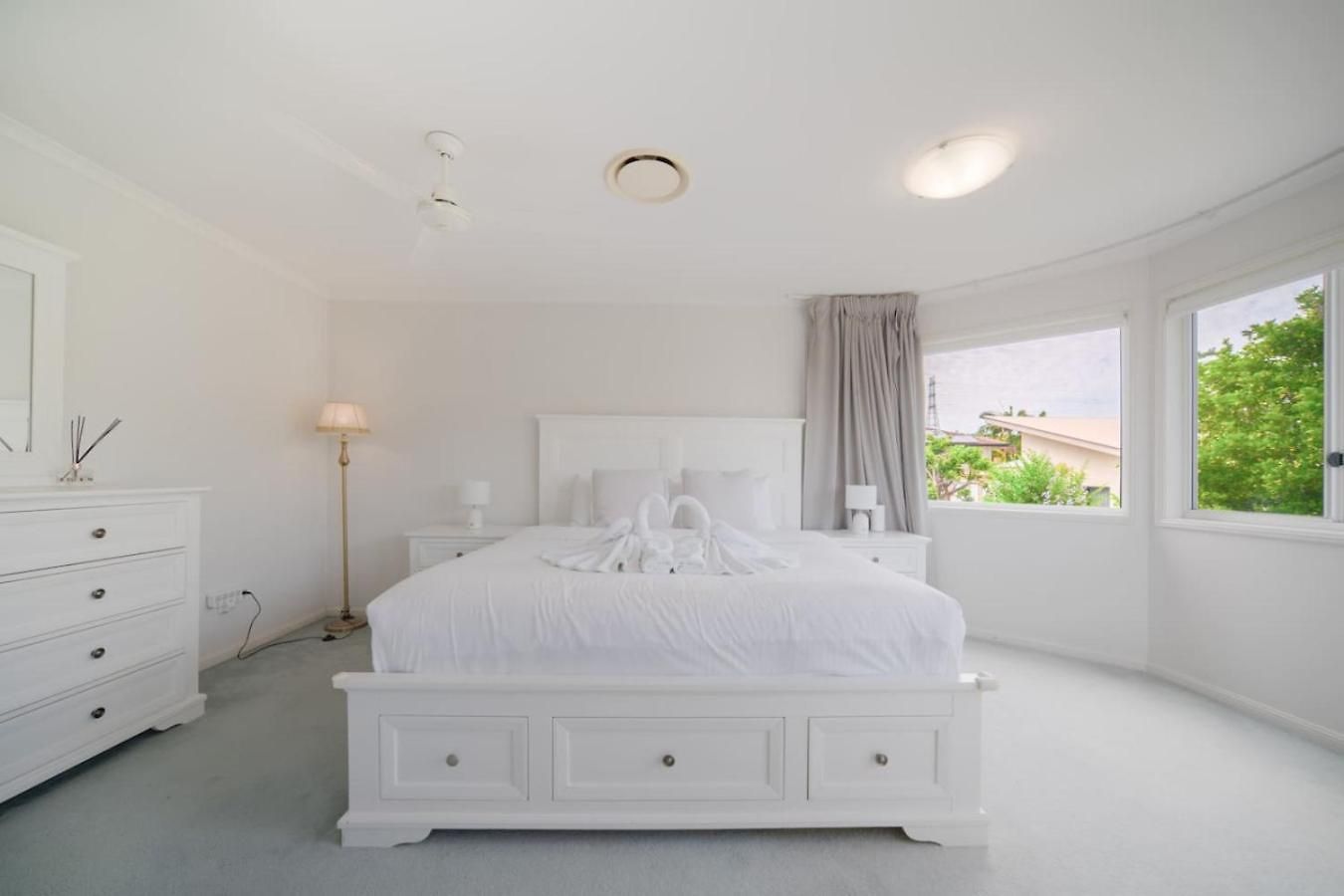 Entertainment Haven Pool Games Huge Living Space Holiday home
