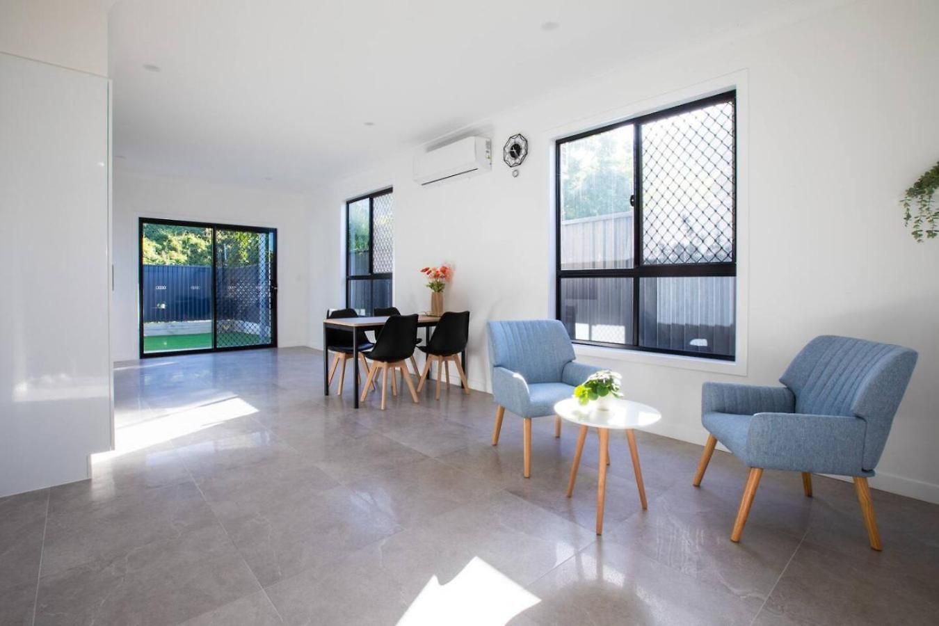 Holiday home Affordable Private 1br Parking Aircon Near Train Brisbane