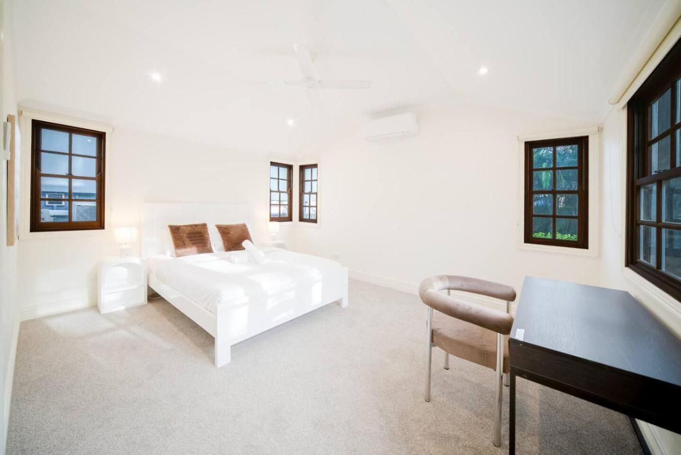 Bayside Queenslander High Ceilings Family-friendly Brisbane