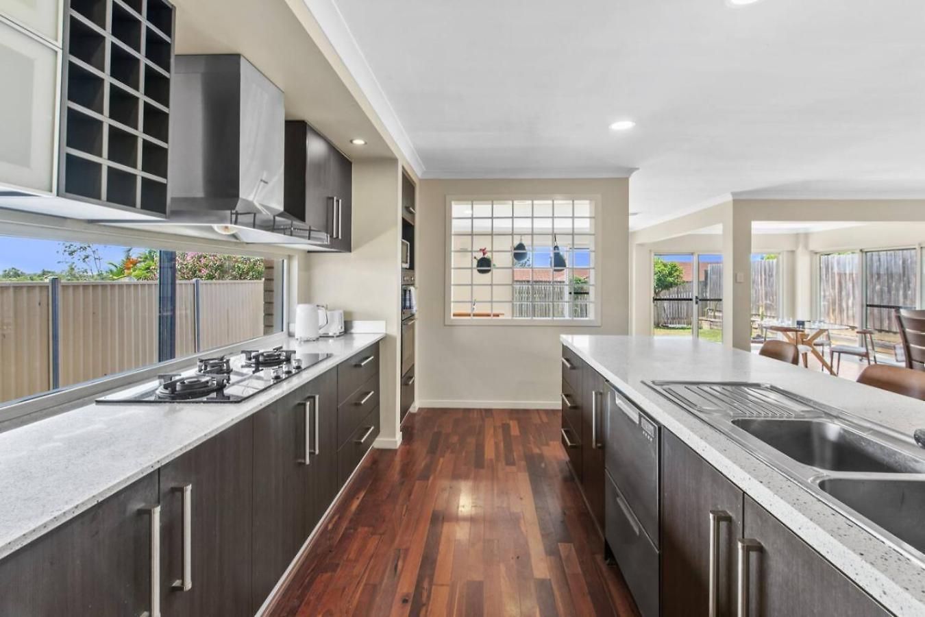 Spacious 2-storey 4br House Family Friendly Holiday home Brisbane
