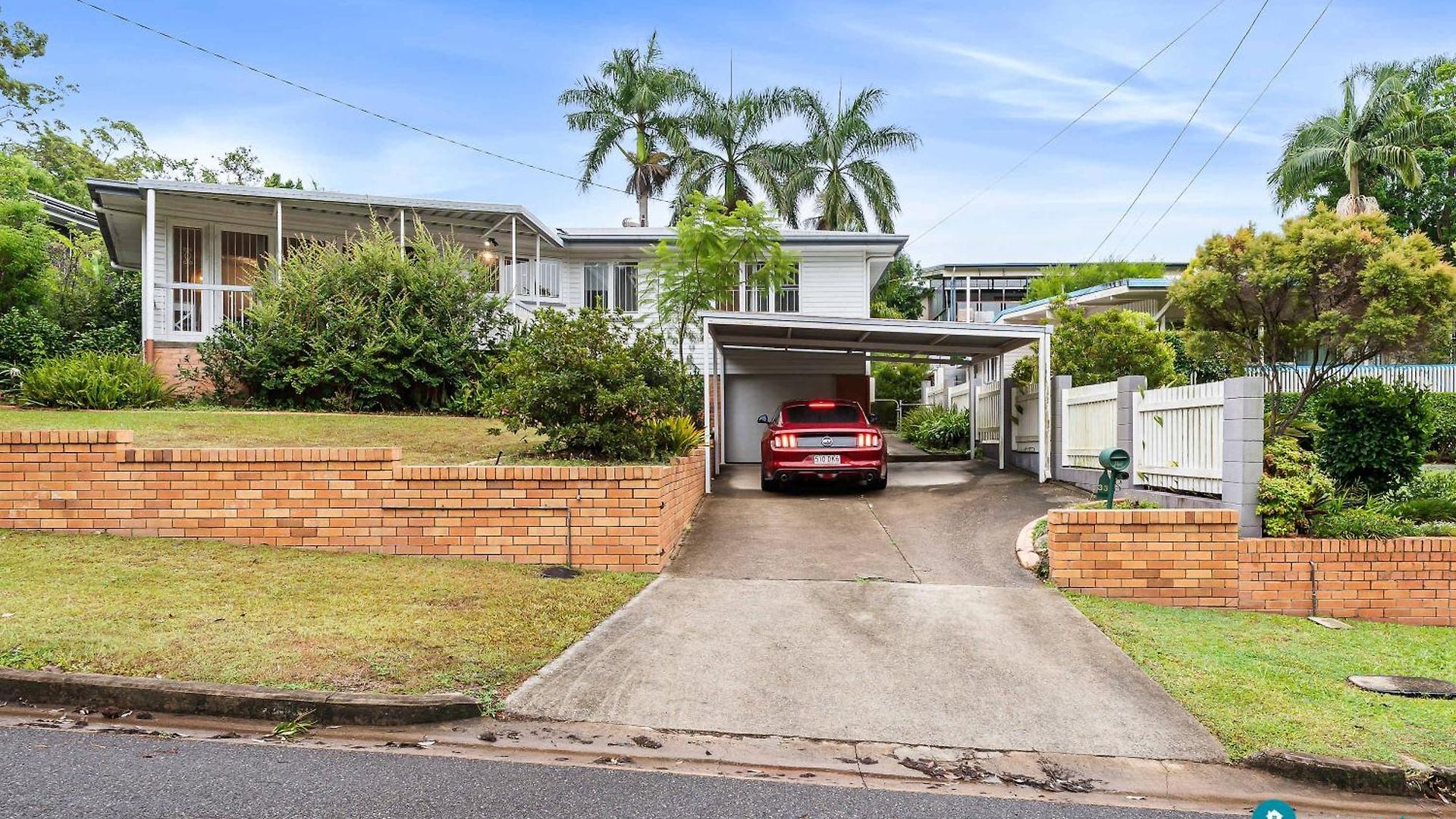 Stylish Mid Century Close To Cbd Holiday home