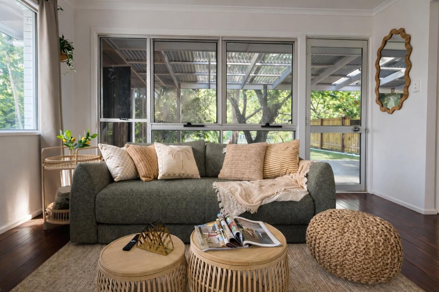 2br Chic Urban Escape In Norman Park Near Bne With Parking Holiday home *