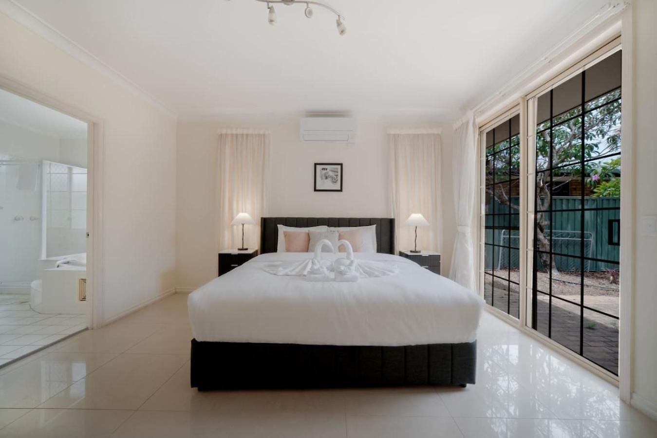 Spacious 5br Family With Pool In Robertson Brisbane