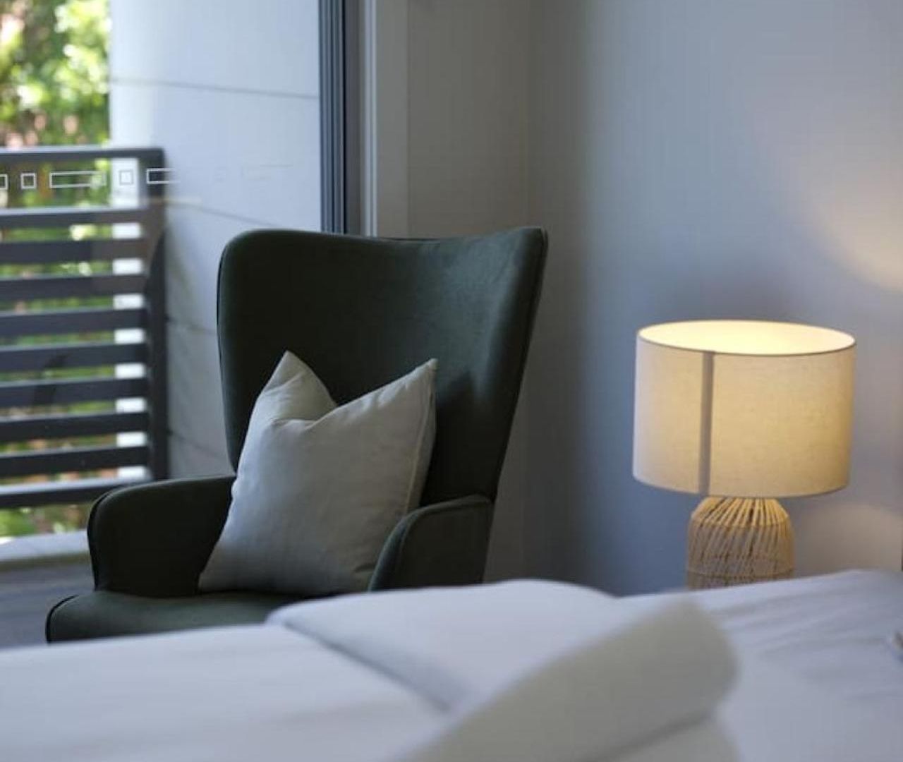 Scenic Views With Pool And Elegant 5br Brisbane