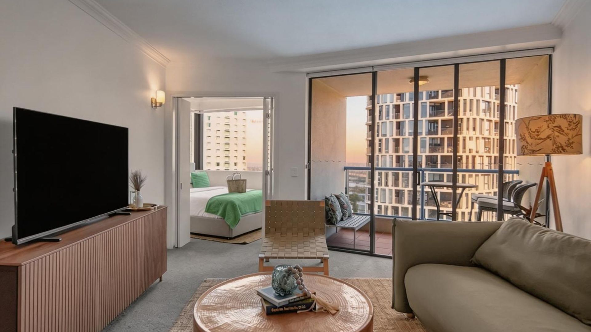 Inviting Family 2br | Cbd | Pool & Gym *