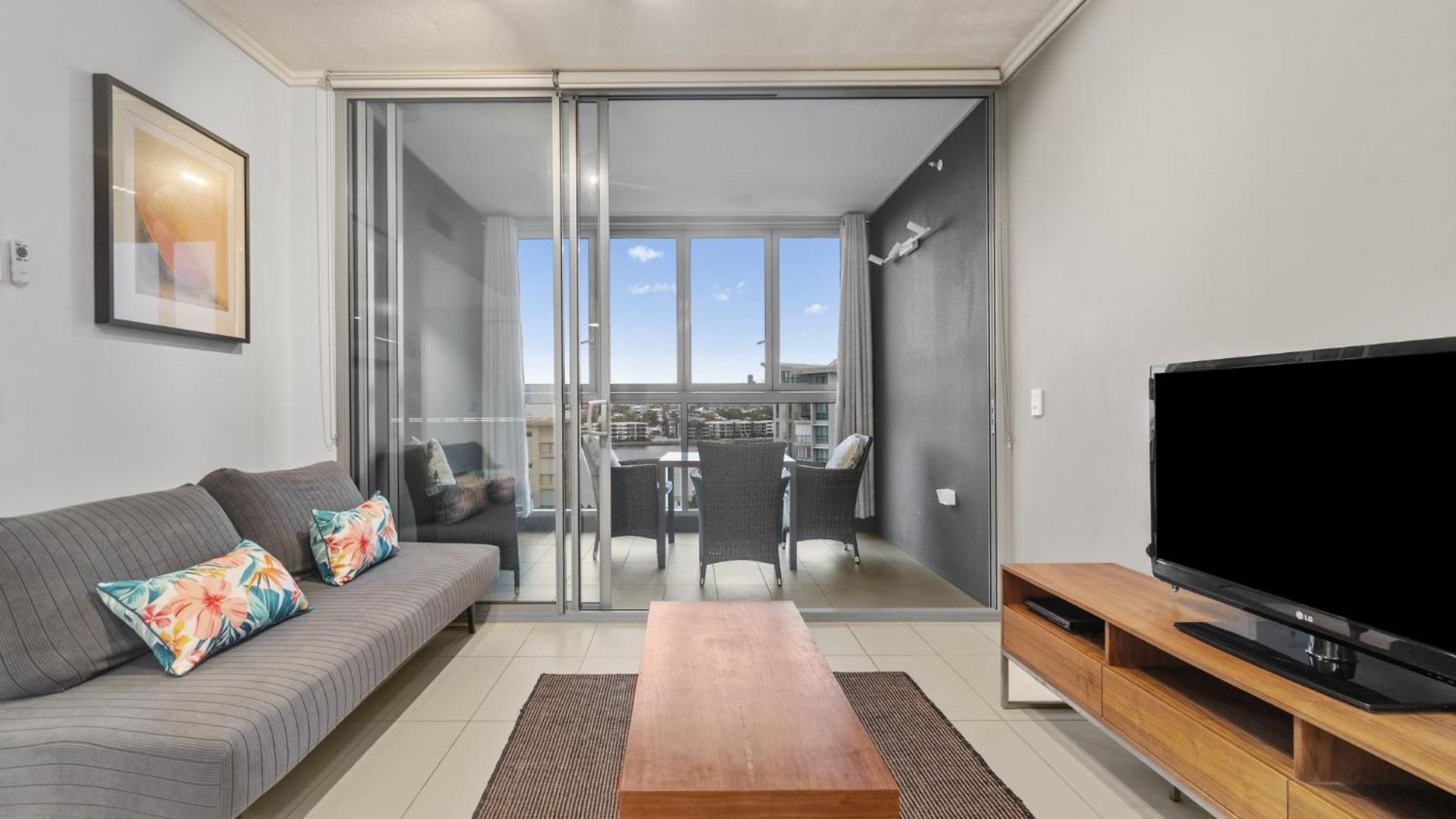 Hamilton Riverview With Balcony & Pool *