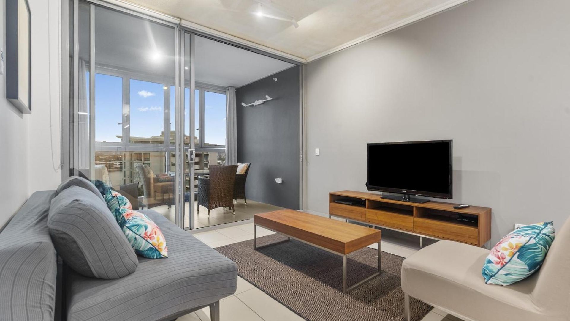 Hamilton Riverview With Balcony & Pool * Brisbane