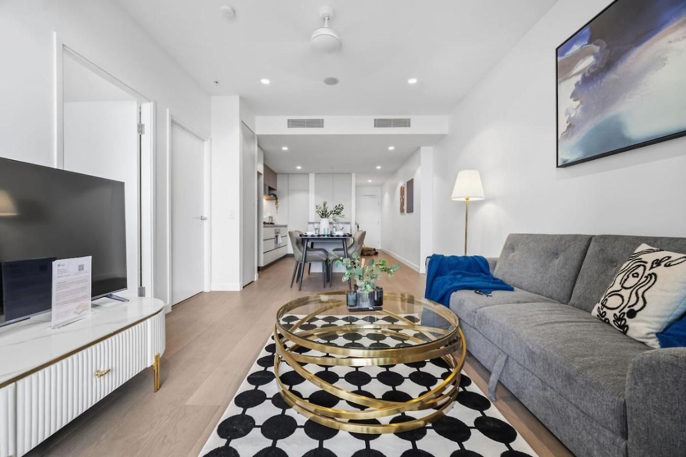 Apartment Level 43 Sweeping Skyline Luxury Designer 1br *