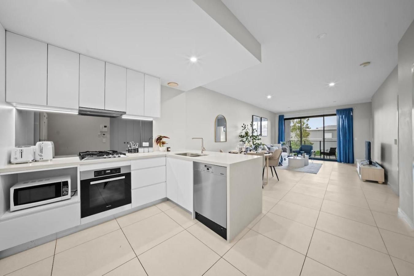 2br Near Sunnybank Plaza And Market Square *