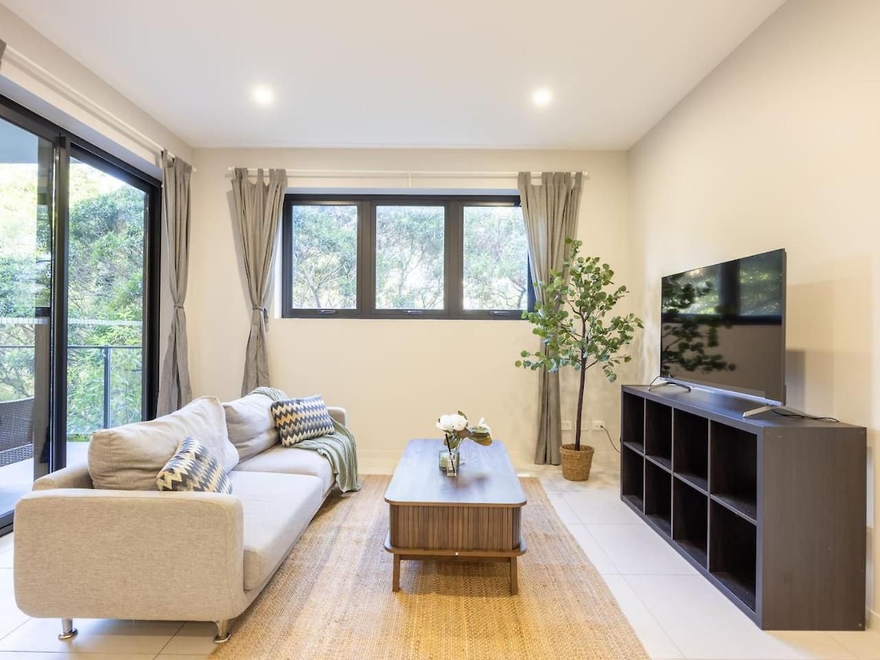 Apartment Modern 2br Ducted Ac Parking And Great Location