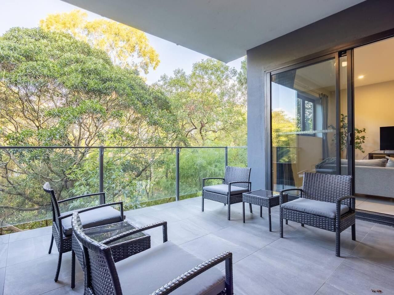 Apartment Modern 2br Ducted Ac Parking And Great Location