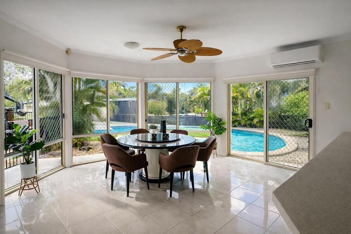 Full Ac 3br With Pool & 3 Parking Spot Apartment *