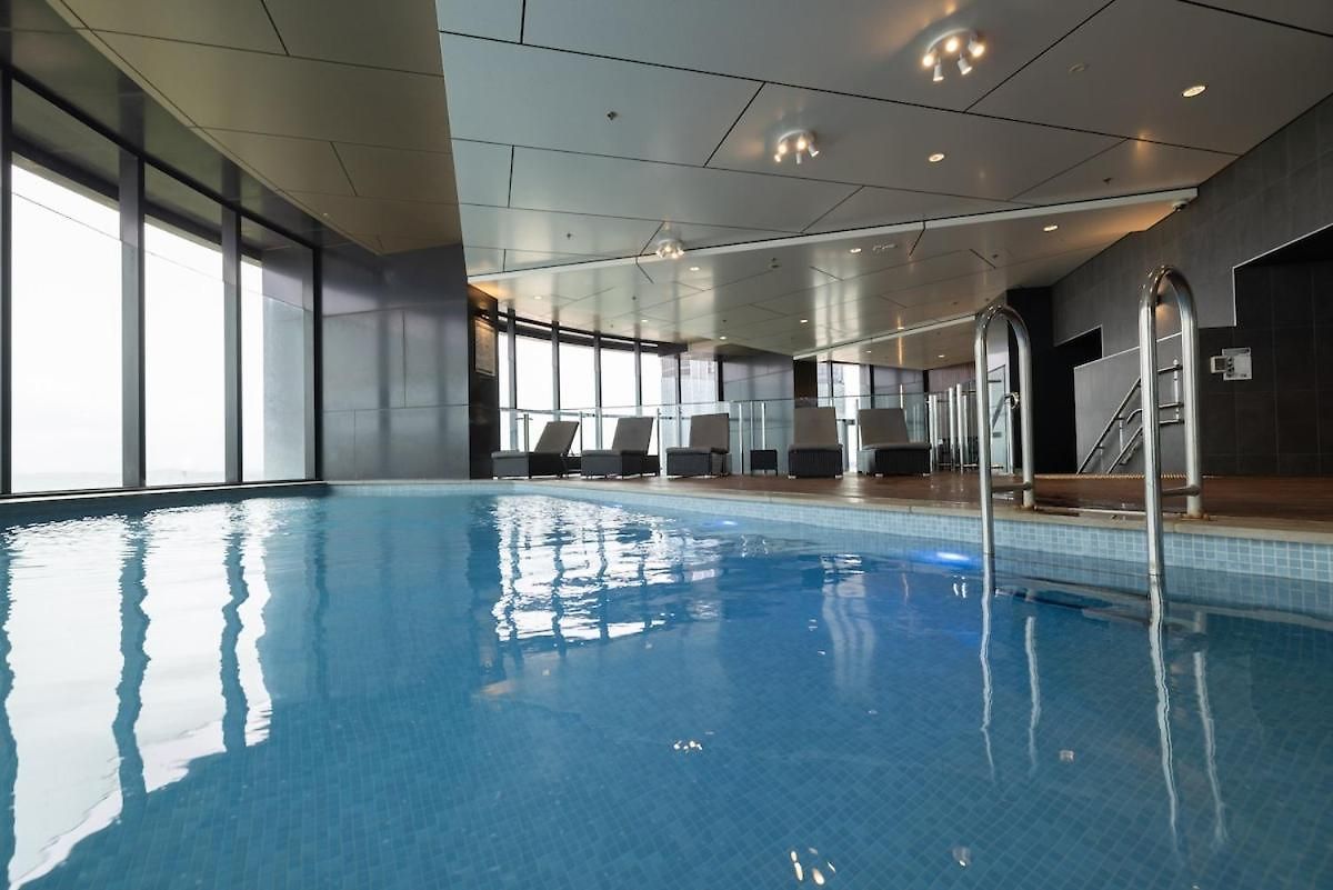 Apartment Stylish Skytower Cbd Getaway - Skyline Pool, Gym, Fast Wi-fi, River Walk, Botanical Gardens Brisbane