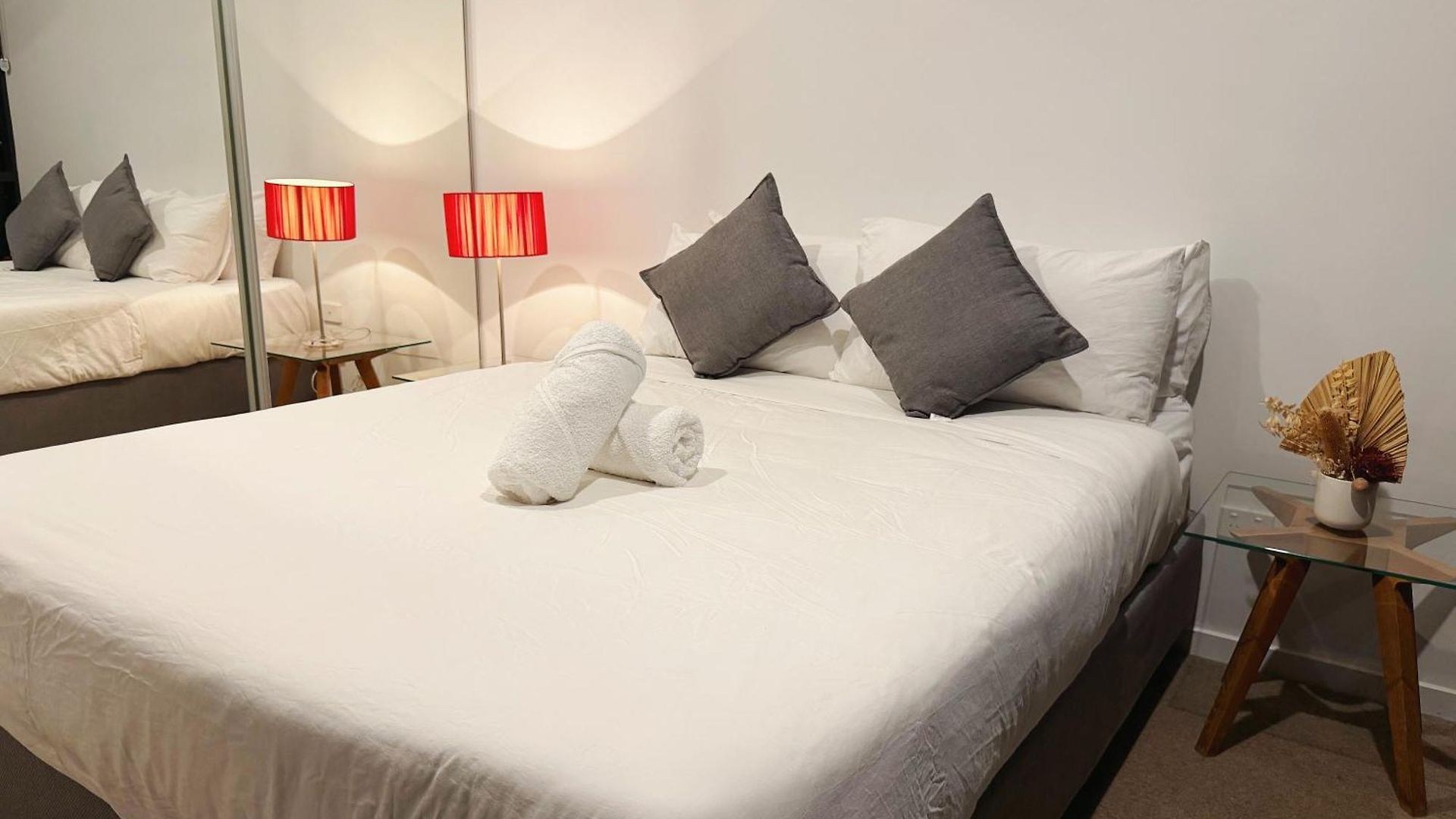 Hope St Staycation Pool Gym Sauna Parking M30 Apartment Brisbane