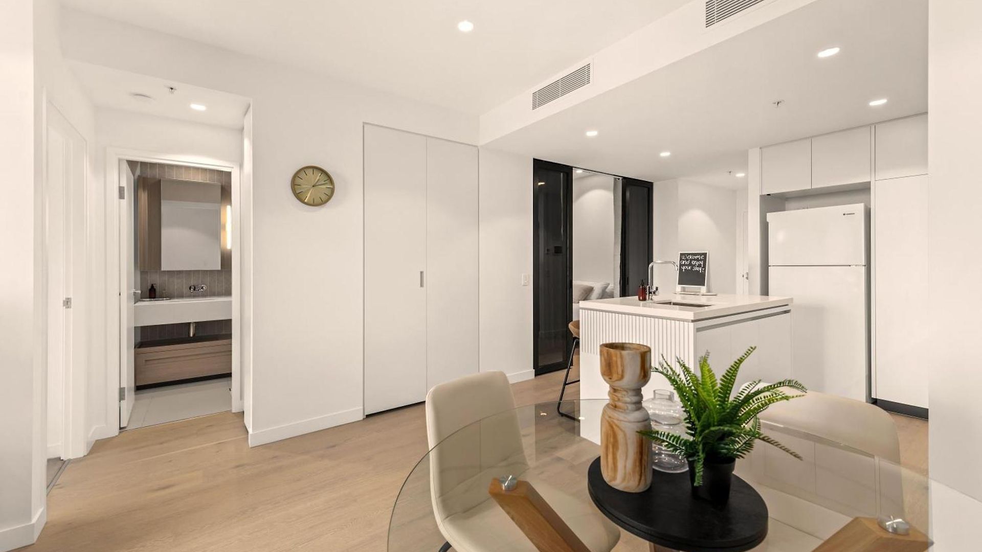 Queen's Wharf | Lights Escape + Pool, Parking Apartment *