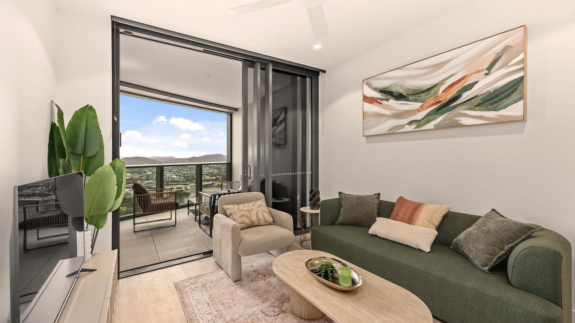 Queen's Wharf | River Views, Pool & Free Parking