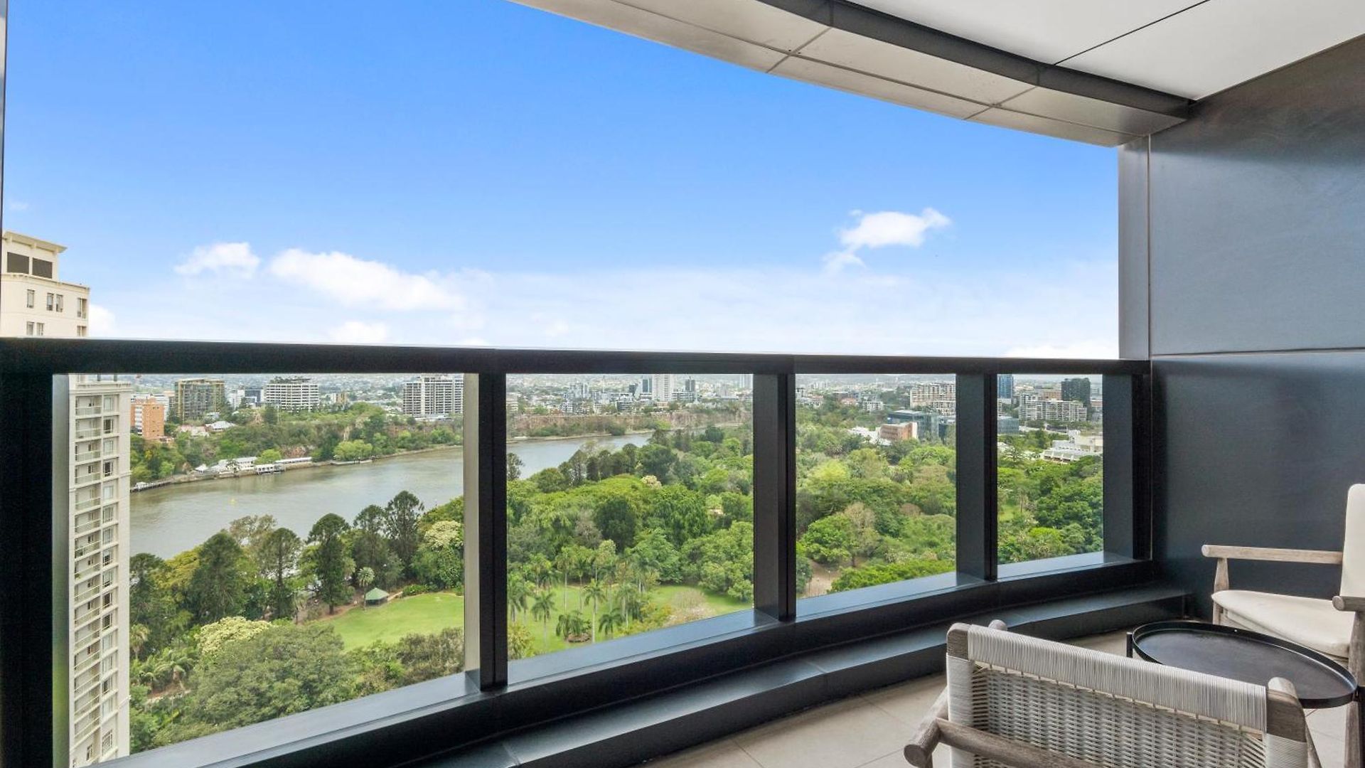Premium Cbd Incredible River Views Apartment *