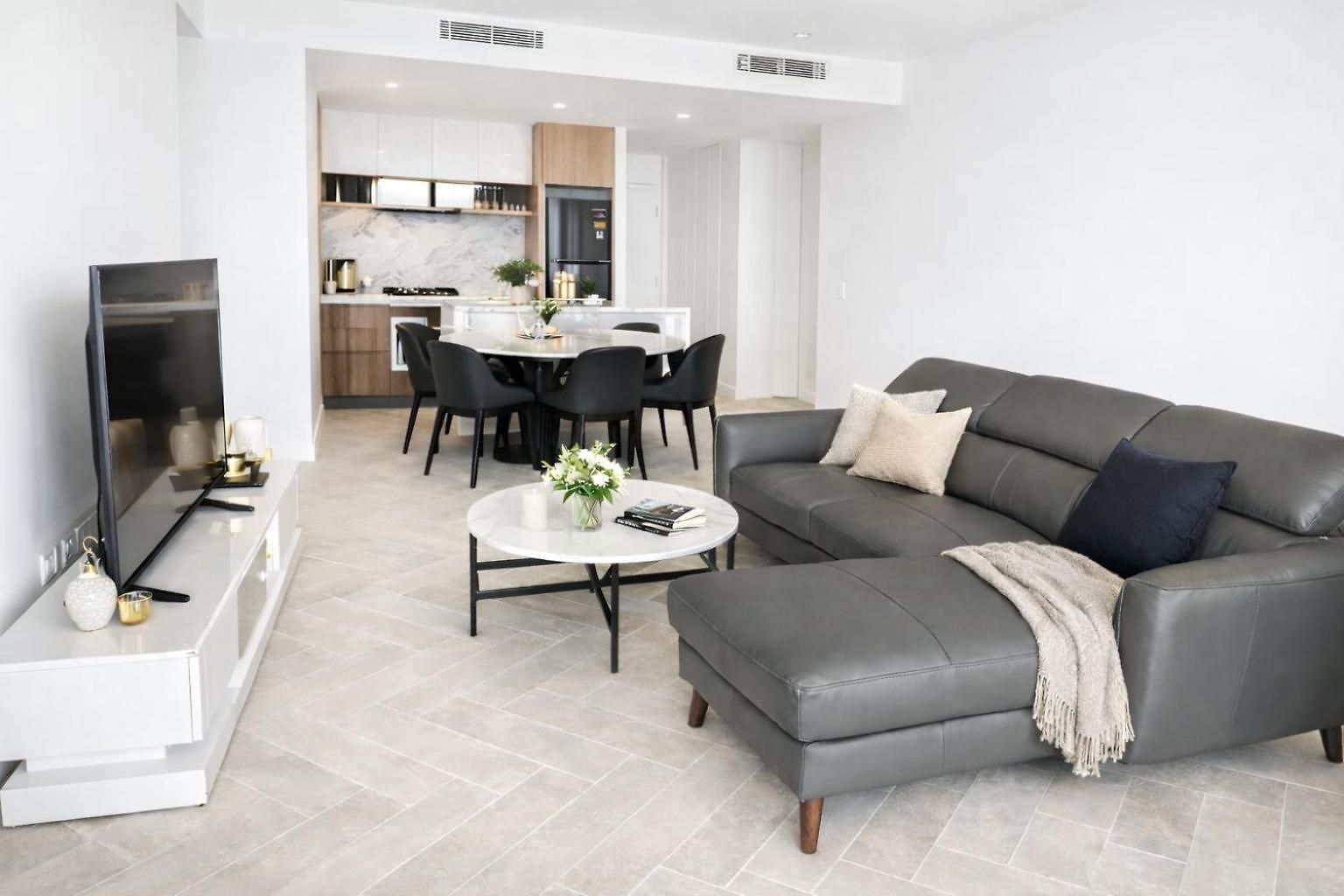 Crown's Jewel - Lv 53 Riverview Luxe On Qwr Apartment