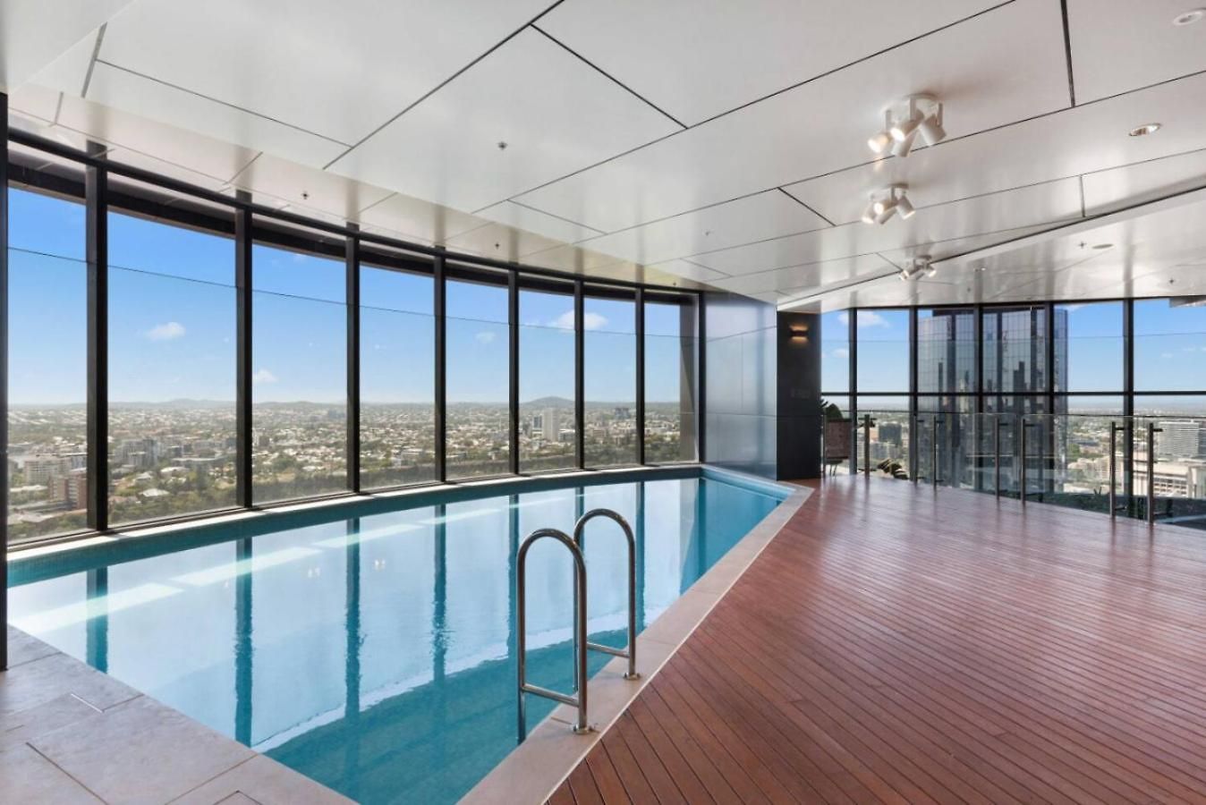 Spacious 2 Bedroom In The Heart Of Cbd Apartment *