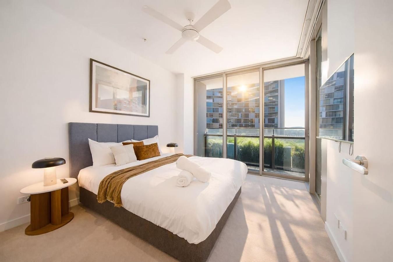 Modern 1 Bedroom Prime Cbd Location Apartment *