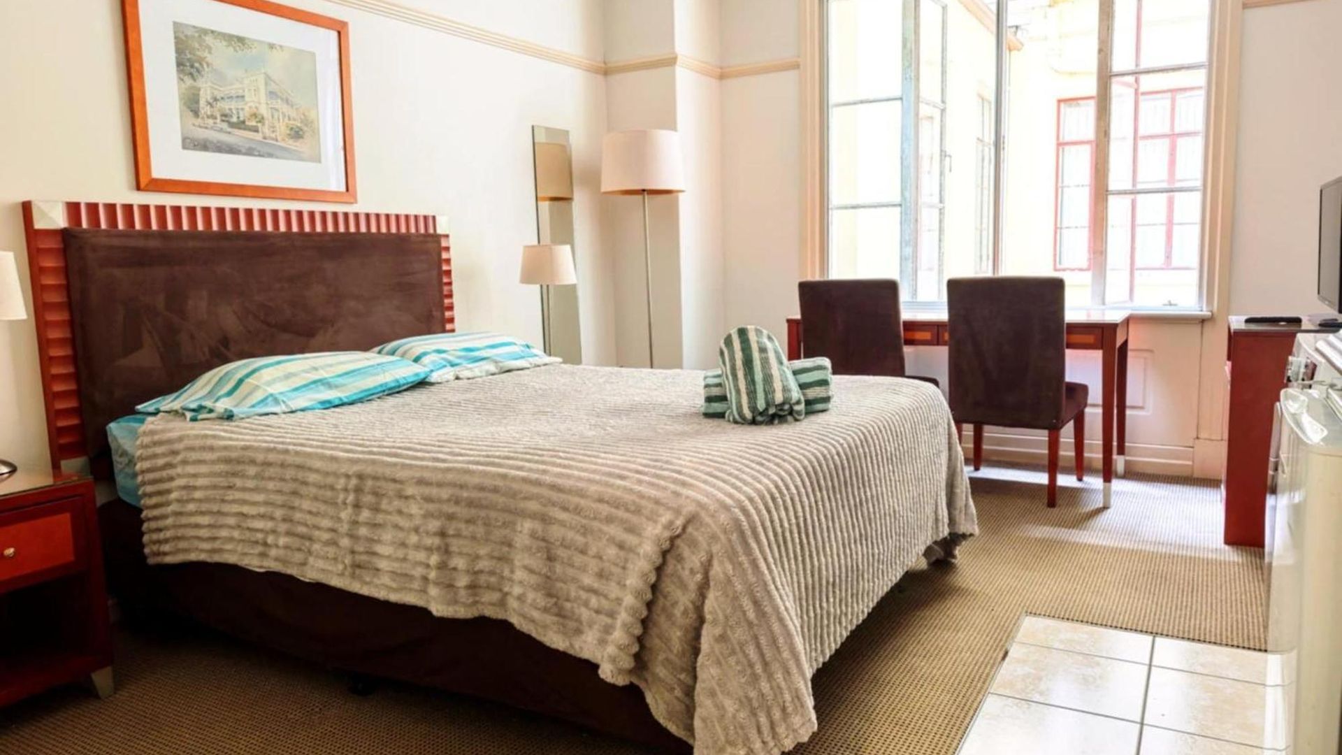 Cbd Apartment *