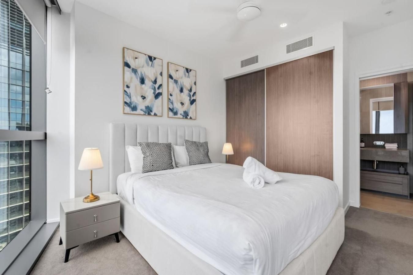 Apartment Level 43 Sweeping Skyline Luxury Designer 1br Brisbane