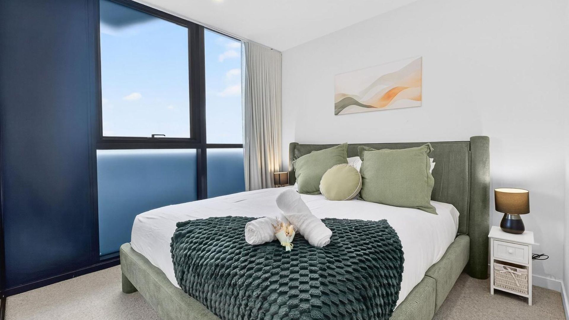 Rooftop Pool 2br In The Heart Of The Valley Brisbane