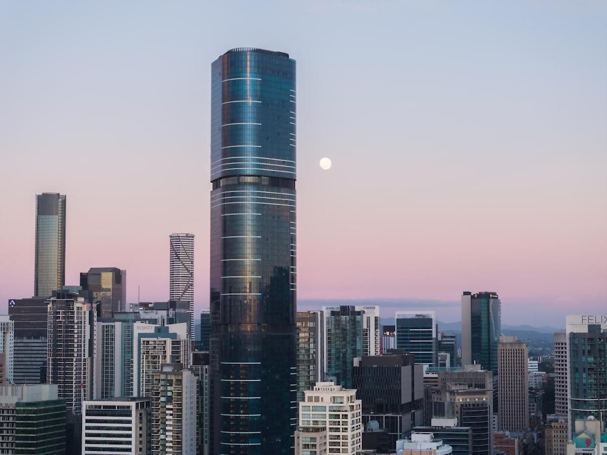 Stylish Skytower Cbd Getaway - Skyline Pool, Gym, Fast Wi-fi, River Walk, Botanical Gardens