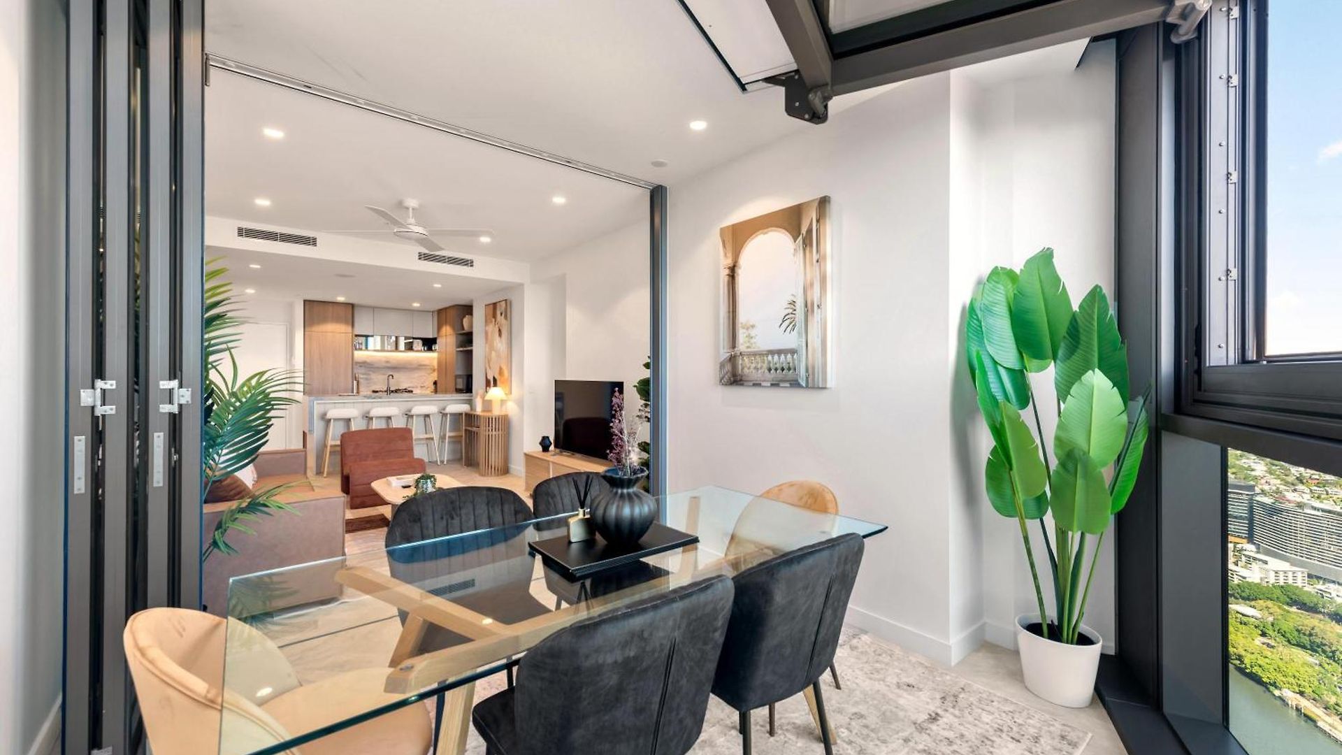 Apartment Queens Wharf | Lavish Gem, Majestic View, Parking!