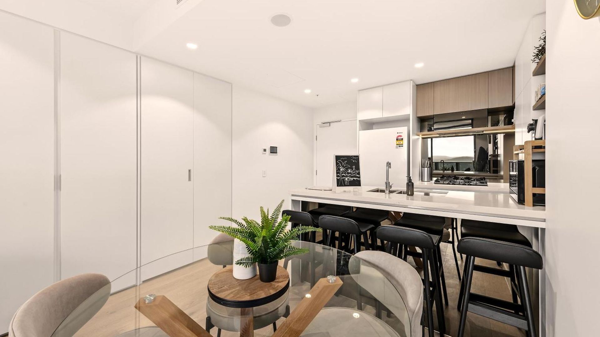 Apartment Queen's Wharf | River Views, Pool & Free Parking