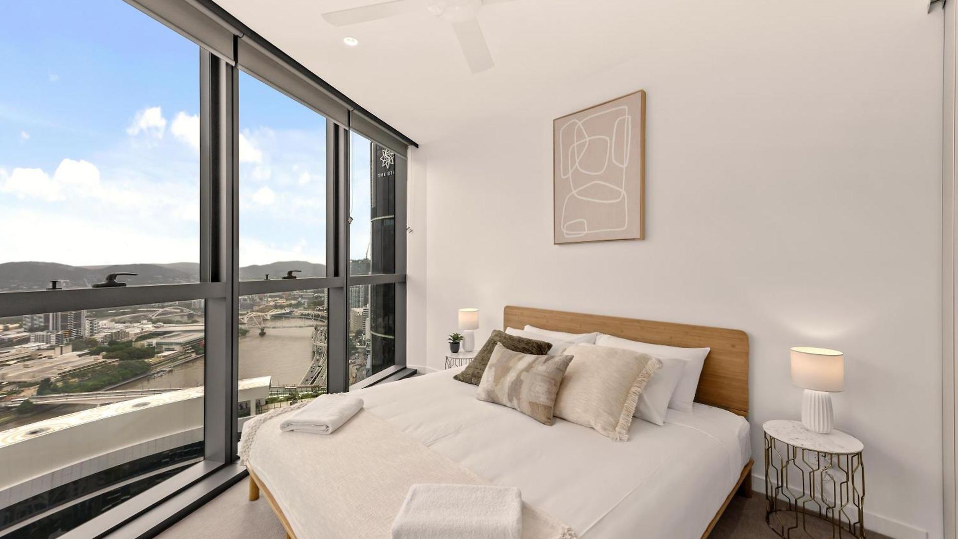 Queen's Wharf | River Views, Pool & Free Parking