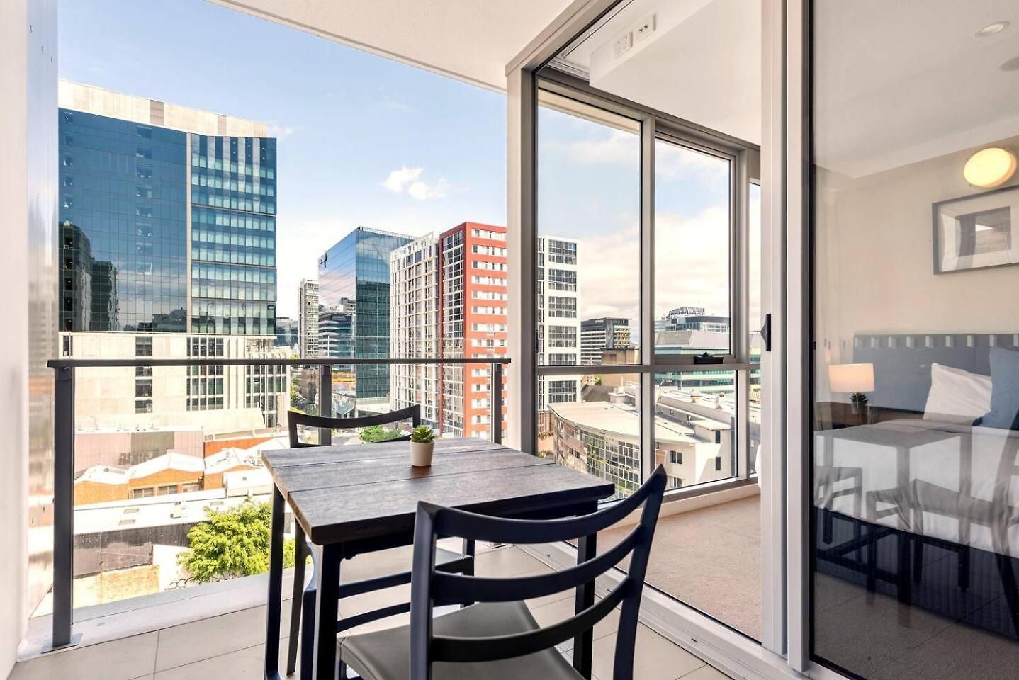 St Modern 1br Pool Parking Apartment Brisbane
