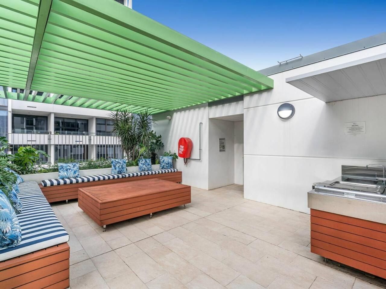 The Plaza |2 Bed • Bright & Comfy • Pool • Parking Brisbane
