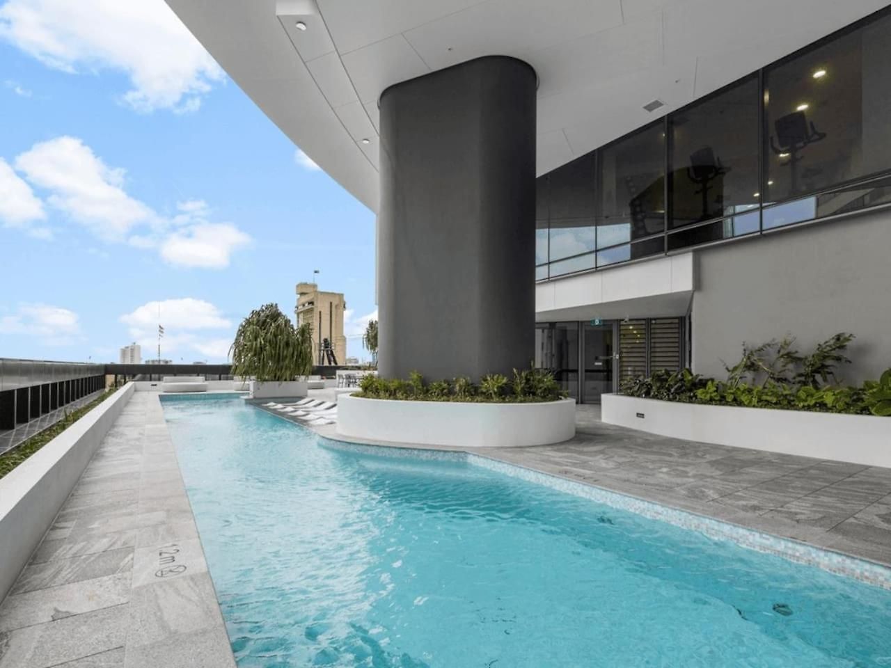 Modern 1 Bedroom Prime Cbd Location Apartment *